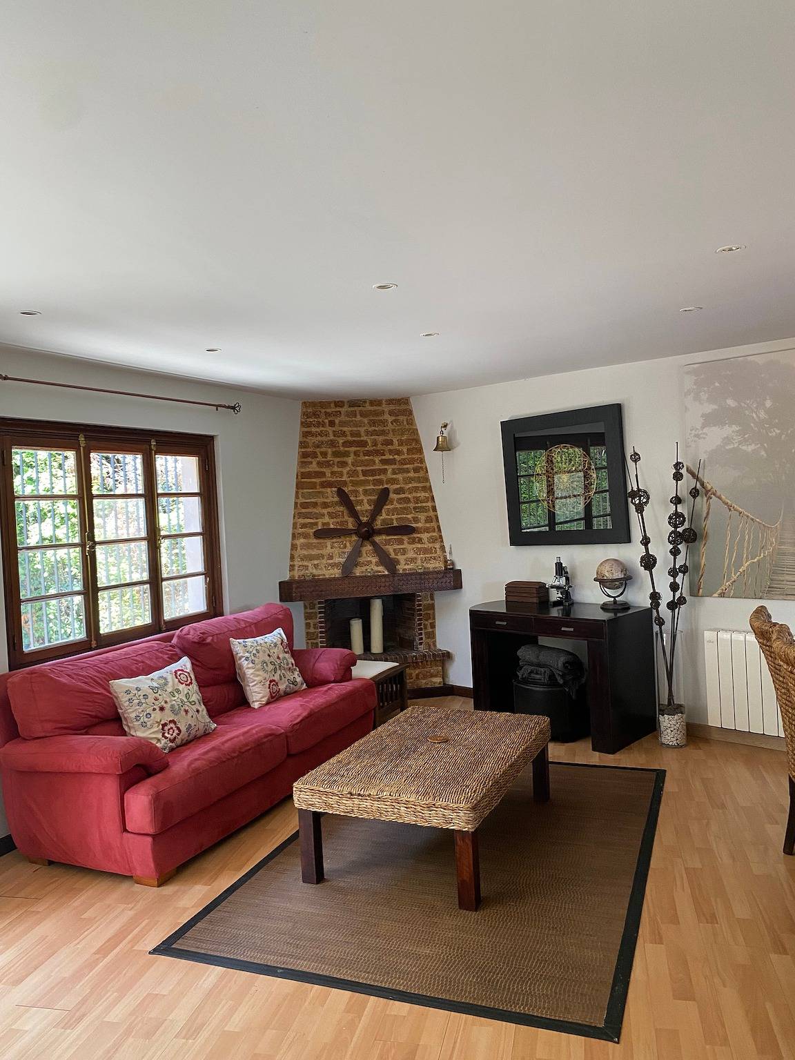 Acogedor chalet rústico con piscinas, Wi-Fi y aire acondicionado in Cambre, Costa de Galicia