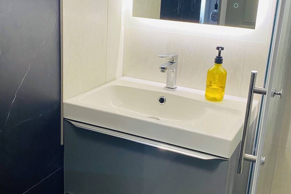 Appartement entier, Appart indépendant dans villa proche Eurexpo Lyon,Ldlc Arena Groupama Stadium in Décines-Charpieu, Lyon et ses environs
