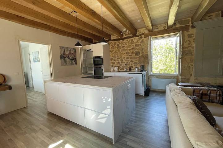 Gîte pour 2 personnes, avec jardin et piscine, animaux acceptés