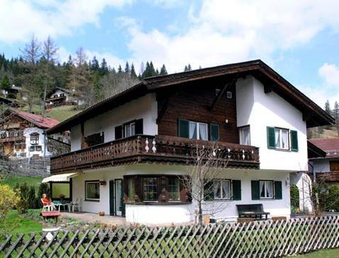 Ferienwohnung für 2 Personen, mit Ausblick und Balkon in Geigenbaumuseum Mittenwald