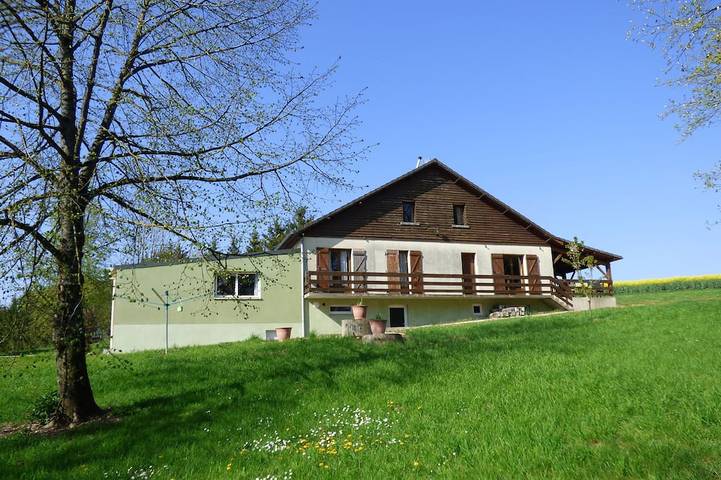 Gîte pour 20 personnes, avec piscine et jacuzzi à Saint-Pierremont