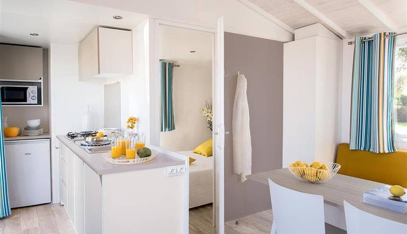 Location de vacances pour 4 personnes, avec piscine ainsi que terrasse et bassin pour enfant à Médis - 4