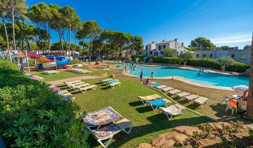Camping per 4 persone, con piscina per bambini e terrazza in Costa Brava