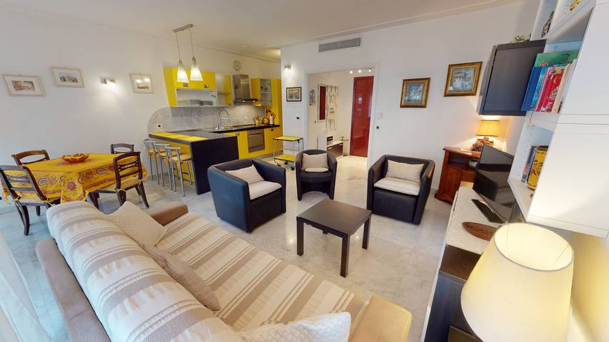 Gîte pour 4 personnes, avec balcon/terrasse ainsi que balcon et vue sur l’océan dans Plage des Sablettes Est - 3