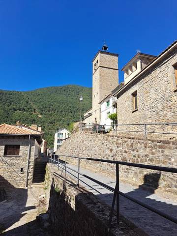 Gîte pour 4 personnes, avec vue et balcon à Biescas