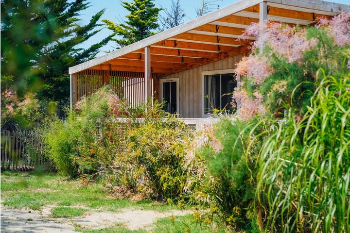 Location de vacances pour 4 personnes, avec jacuzzi ainsi que terrasse et piscine, adapté aux familles dans Plage des sables d'or