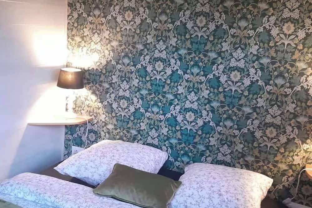 Maison mobile dans le parc arboré du Château de Mimont in Parigny-les-Vaux, Nièvre