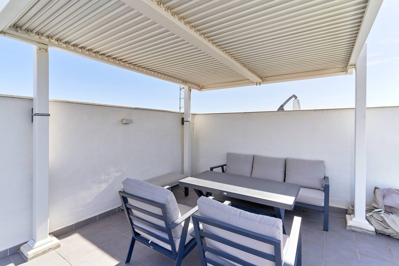 Entire apartment, Apartment 'Atico Antonio Sol' with Sea View, Wi-Fi and Air Conditioning in Torrox Costa, Torrox