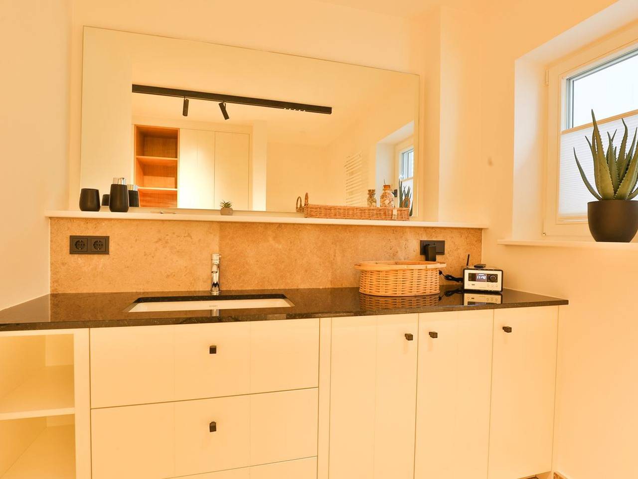 Strandwächter - Luxuriöses Neubau Hausteil auf einem Dünenkamm mit Blick zu beiden Seeseiten. in Hörnum, Sylt