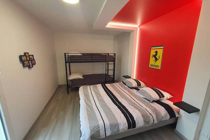 Location de vacances pour 9 personnes, avec terrasse et jardin à Guécélard - 3