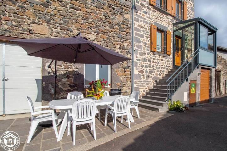 Location de vacances pour 6 personnes, avec balcon à Chanat-la-Mouteyre
