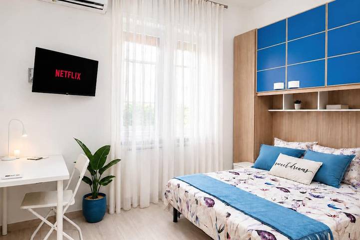 Entire apartment, Mesa - Free Wifi, Free Parking, Ac - Caserta in Caserta, Caserta Province