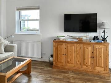 Log Cabin for 8 People in Salcombe, Devon, Photo 3