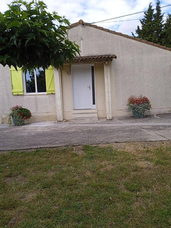 Gîte pour 6 personnes, avec jardin et terrasse, animaux acceptés à Cailhavel