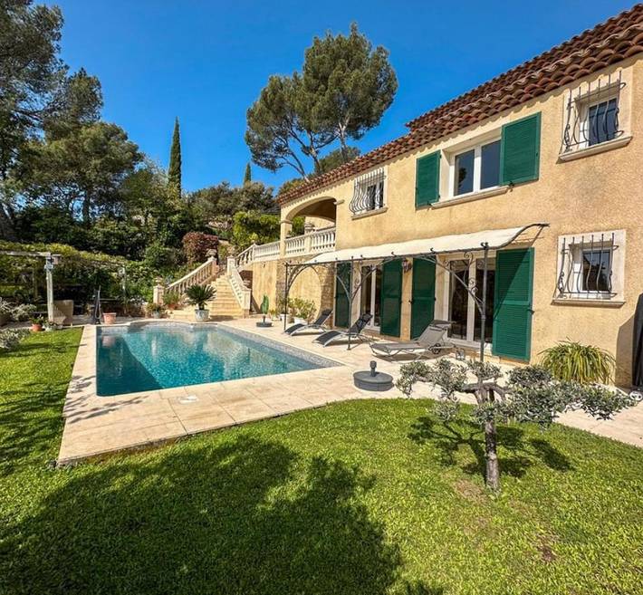 Gîte pour 3 personnes, avec piscine ainsi que terrasse et jardin à Pierrefeu-du-Var - 3