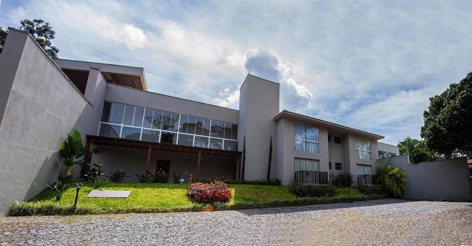Pousadas para 2 pessoas, com piscina e jardim e ainda terraço and piscina infantil em Tiradentes