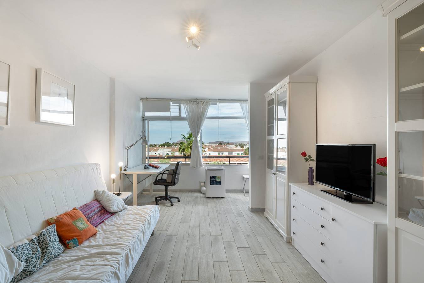 Ganze Wohnung, Urlaub 'Casa Candido' mit Bergblick, Wi-Fi und Klimaanlage in Costa del Silencio, Arona