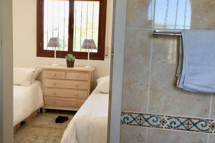 Sunny villa with pool, 3 bed 3 bath, sea views in Hacienda Las Chapas, Marbella