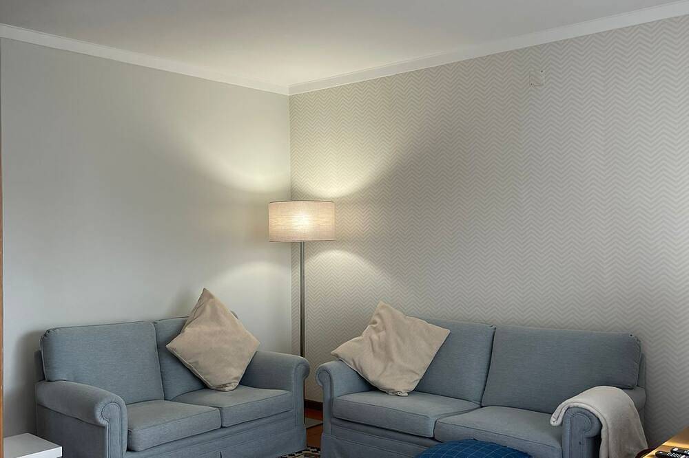 House 6 px 100m walk from the beach and 20' by train from the historic center of Porto. in Arcozelo, Distrito de Porto