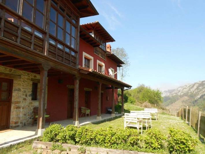 Casa rural para 2 personas, con Terraza además de Jardín y Vistas en Arriondas