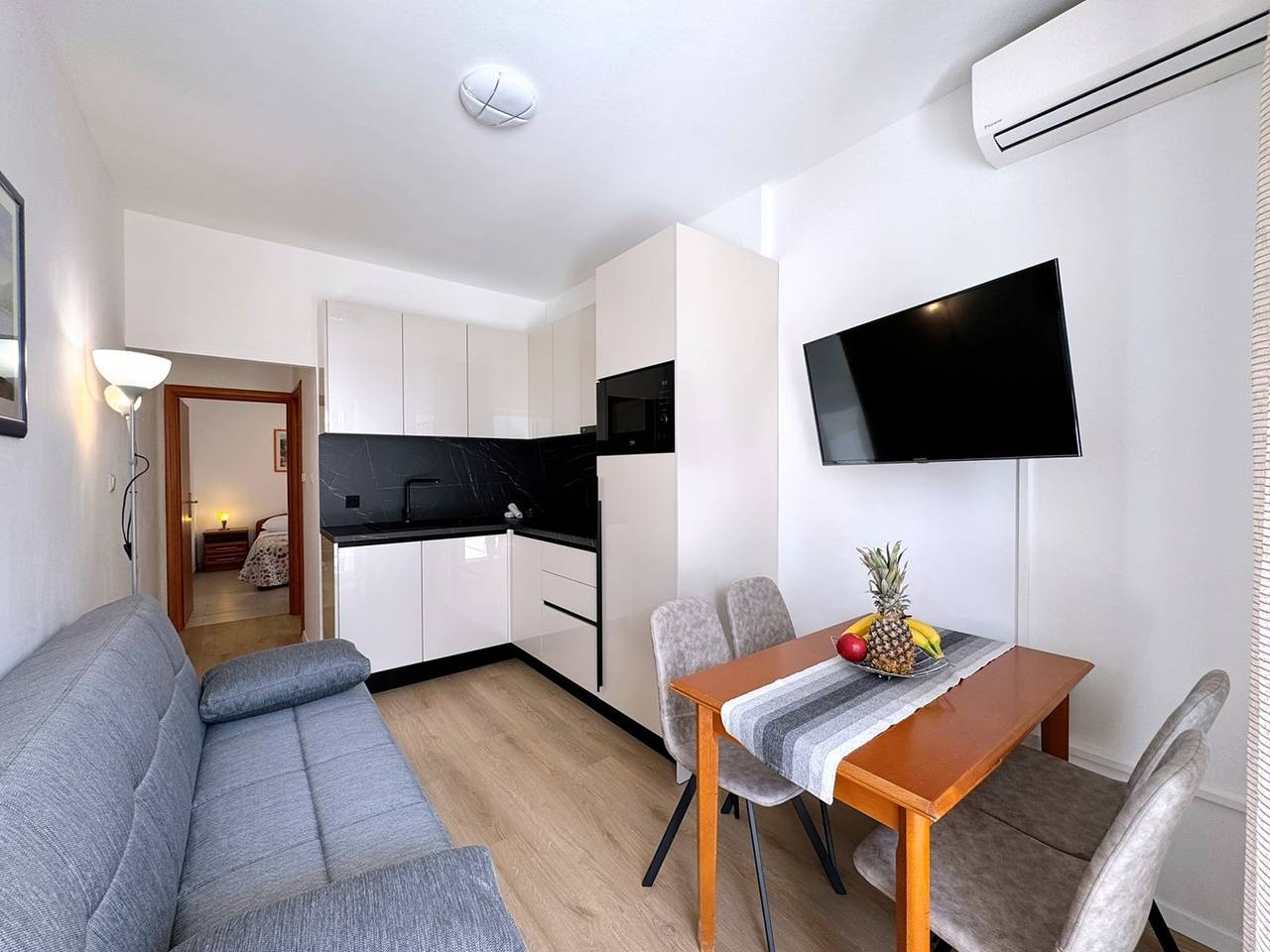 Ganze Wohnung, Apartment Scheich - direkt am Meer, 20 m vom Meer, Erdgeschoss, Terrasse in Silo (Krk), Krk