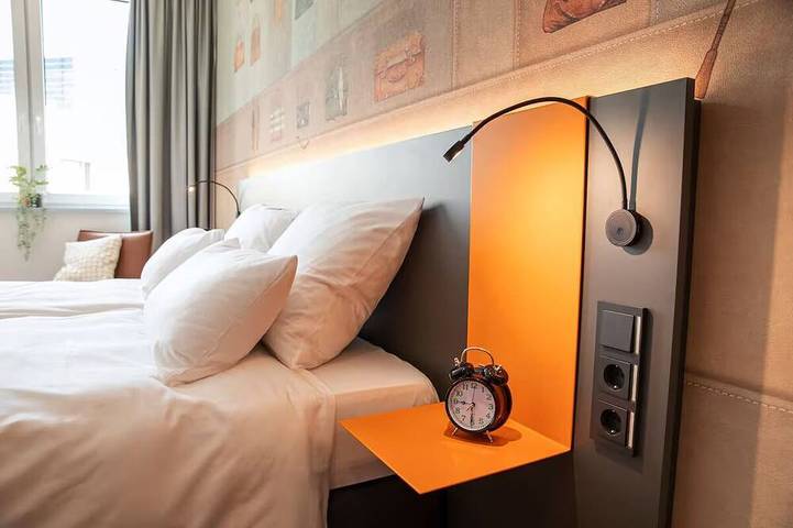 Quiet, Inviting Room – Ideal Base for Exploring Offenbach & Frankfurt in Offenbach am Main, Offenbach