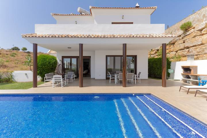 Chalet voor 6 personen, with Balkon and Whirlpool as well as Tuin in Mijas Costa