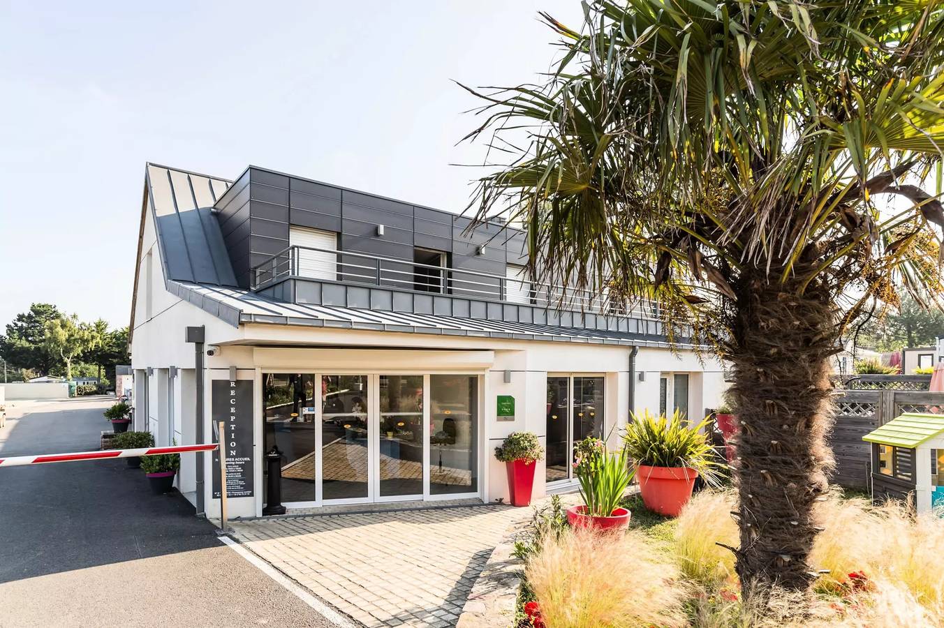 Les Pins - Mobil-home Xxl2 - 40 m² - 4 chambres - 2 salles de bain - 2 Wc 10 personnes in Erquy, Côte d’Émeraude