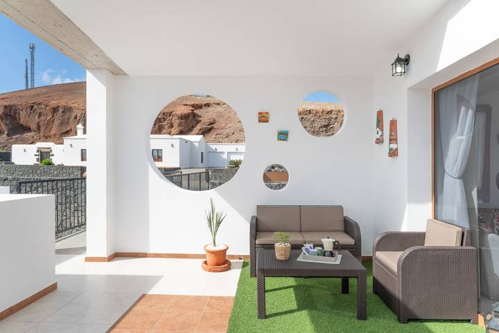 Holiday Home 'Marde Loft' with Mountain Views, Private Terrace & Wi-Fi in Mancha Blanca, Tinajo