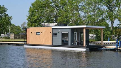 Boot für 4 Personen, mit Seeblick und Terrasse in Friesland