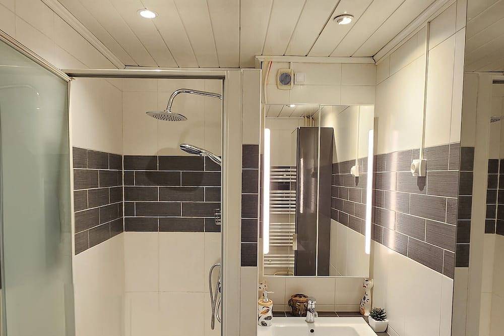 Entire apartment, Charmant Appartement 2 Chambres Avec Balcon Proche de Paris & Disneyland in Champigny-sur-Marne, Val-de-Marne