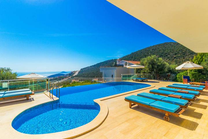 Chalet para 12 personas, con balcón además de piscina y jacuzzi - 1