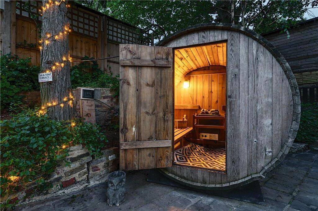 The Ridge London - Luxury Designer Villa with hot tub and sauna, Bexley borough of London in Bexley, London