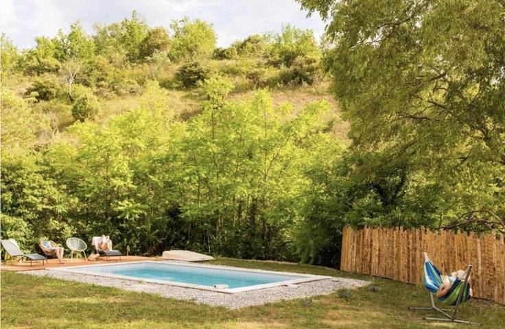 Gîte pour 4 personnes, avec jardin et vue ainsi que terrasse et piscine à Rochecolombe