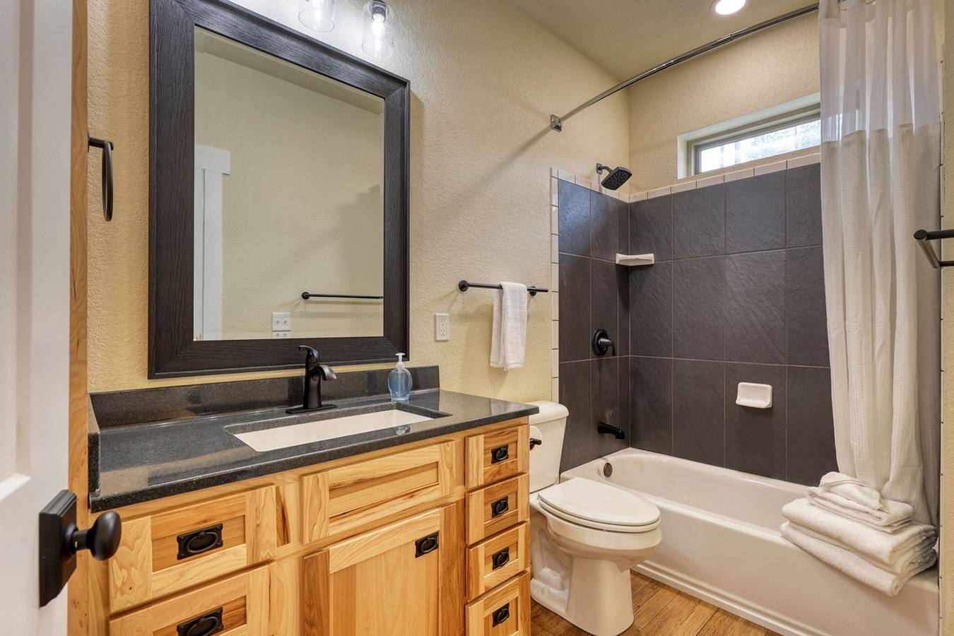 Geheel appartement, Throttle Down in Style – A Biker’s Dream Stay! in Mount Rushmore