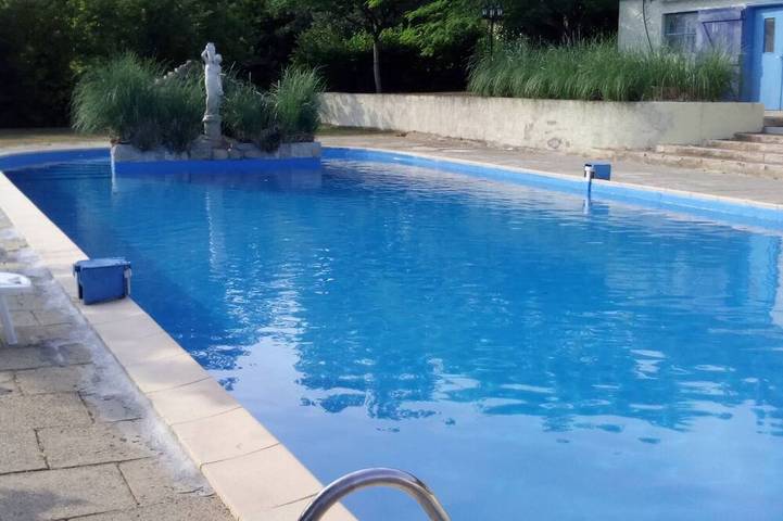 Gîte pour 6 personnes, avec Piscine à Belmontet