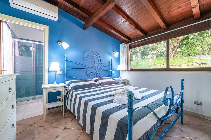 Villa Kala Nostra by the sea, 150m and 5m walk from Kal'eMoru/Villasimius shoreline in Geremeas, Quartu Sant'Elena