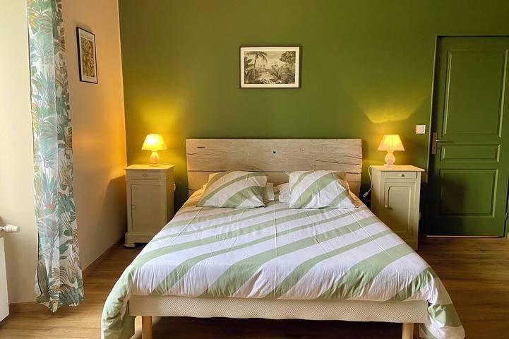 Location de vacances pour 10 personnes, avec jardin et terrasse dans Cénevières - 2