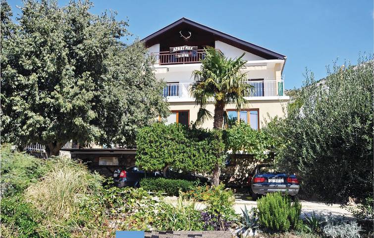 Apartamento vacacional entero, Apartamento frente al mar con terraza, cocina y aparcamiento en el propio edificio in Starigrad Paklenica, Starigrad