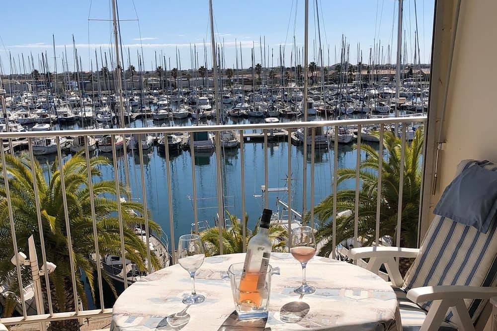 Ganze Wohnung, Studio Cabine Avec Terrasse et vue Imprenable sur L'entrée du Port in Gruissan (Ville), Gruissan