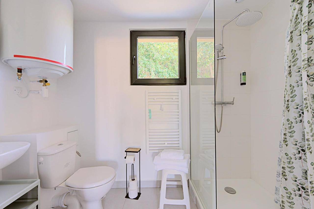 Appartement entier, Face Au Lac - Climatisation - Rer - Parking - 404 in Saint-Rémy-lès-Chevreuse, Parc naturel régional de la Haute Vallée de Chevreuse