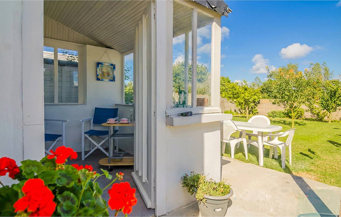 Entire holiday apartment, Charming Apartment Near Coast & City Center with Garden & Parking in Pleubian, Pink Granite Coast