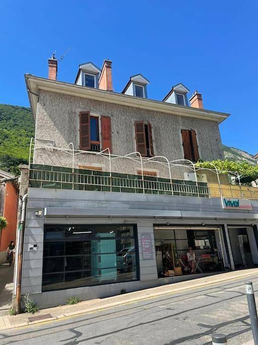 Appartement entier, Two-Bedroom Apartment in La Tronche, Isère