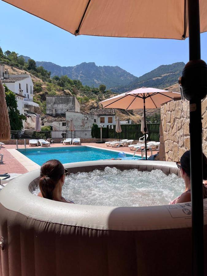 Casa para 4 personas, con jacuzzi además de piscina y balcón en Cazorla