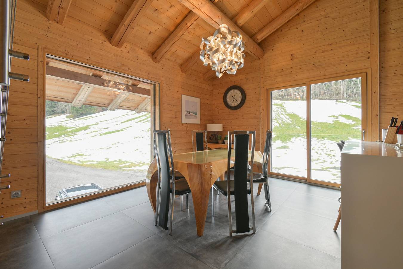 Apartamento entero, Apartamento «La Puerta de los Aravis» con vistas a la montaña y Wi-Fi in Saint-Jean-de-Sixt, Región de Annecy