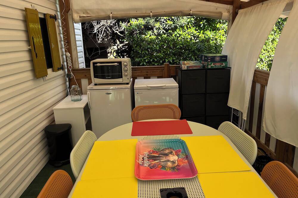 L'Echappée Belle by Sandra and Nico, comfortable mobile home in Camargue in 4 *.   in Gallargues-le-Montueux, Nimes en omgeving