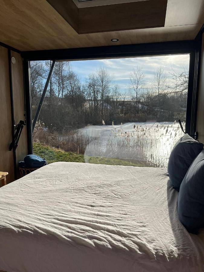 Gîte pour 2 personnes, avec terrasse ainsi que jacuzzi et jardin à Thézillieu - 2