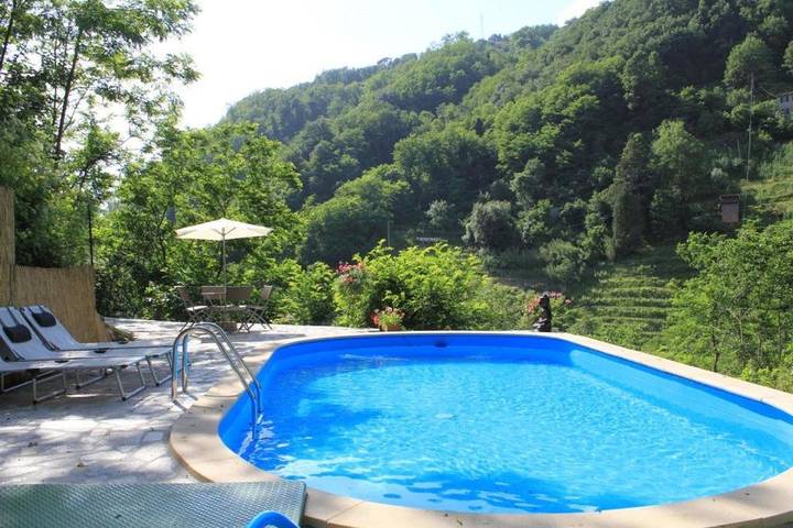 Appartamento per 5 persone, con Balcone e Idromassaggio nonché Terrazza e Giardino a Bagni di Lucca