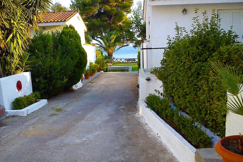 Unvergessliche Urlaubsmomente in einer Villa, ein Steinwurf vom Meer in Chalkida, Euböa