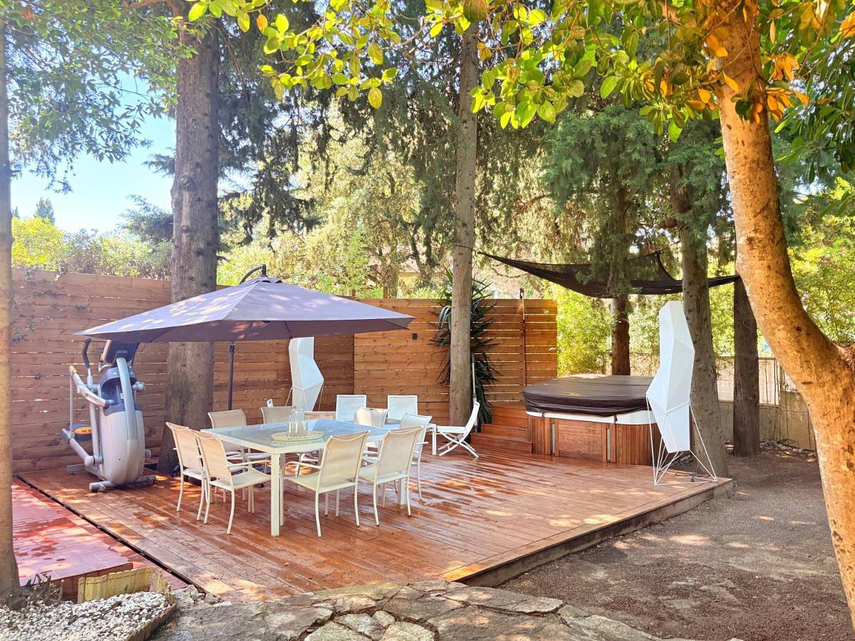 Villa 3ch 6pers climatisée avec jacuzzi jardin 3 terrasses Montpellier centre ville 12 mn des plages in Montpellier, Mittelmeerküste (Frankreich)